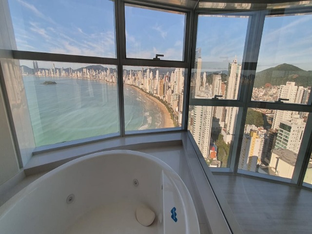 Apartamento à venda com 3 quartos, 164m² - Foto 1