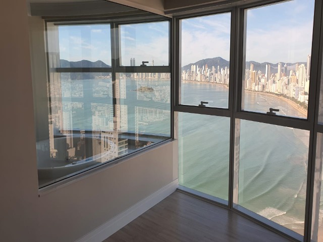 Apartamento à venda com 3 quartos, 164m² - Foto 2