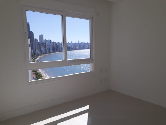 Apartamento à venda com 3 quartos, 157m² - Foto 7