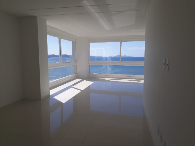 Apartamento à venda com 3 quartos, 157m² - Foto 2