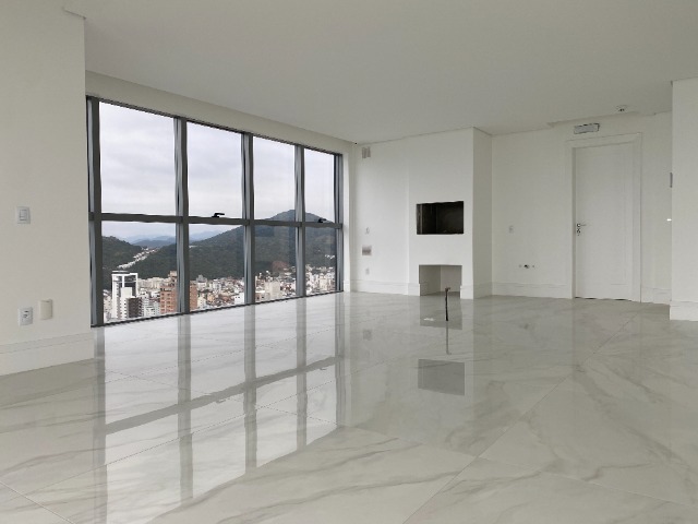 Apartamento à venda com 4 quartos, 215m² - Foto 9