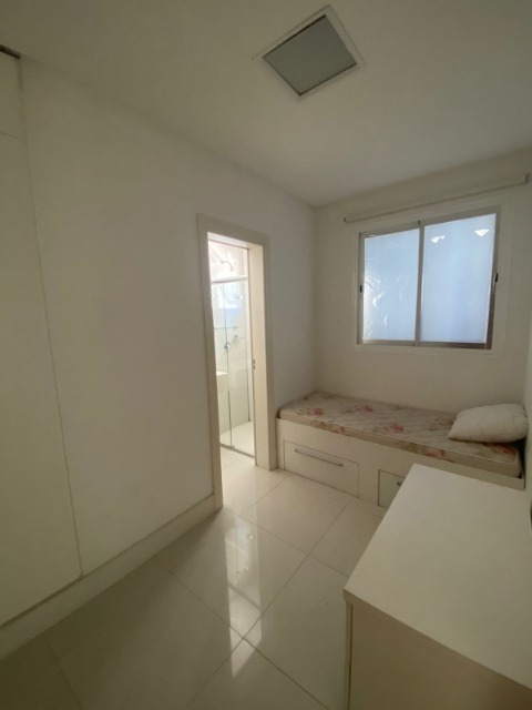 Apartamento à venda com 4 quartos, 220m² - Foto 8