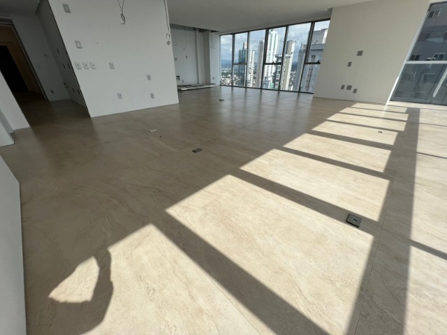 Apartamento à venda com 4 quartos, 249m² - Foto 14