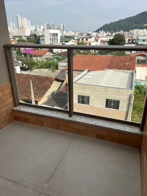 Apartamento à venda com 2 quartos, 99m² - Foto 3