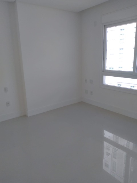 Apartamento à venda com 3 quartos, 157m² - Foto 7