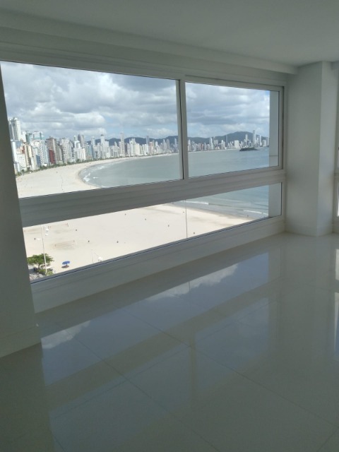 Apartamento à venda com 3 quartos, 157m² - Foto 1