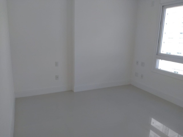 Apartamento à venda com 3 quartos, 157m² - Foto 13