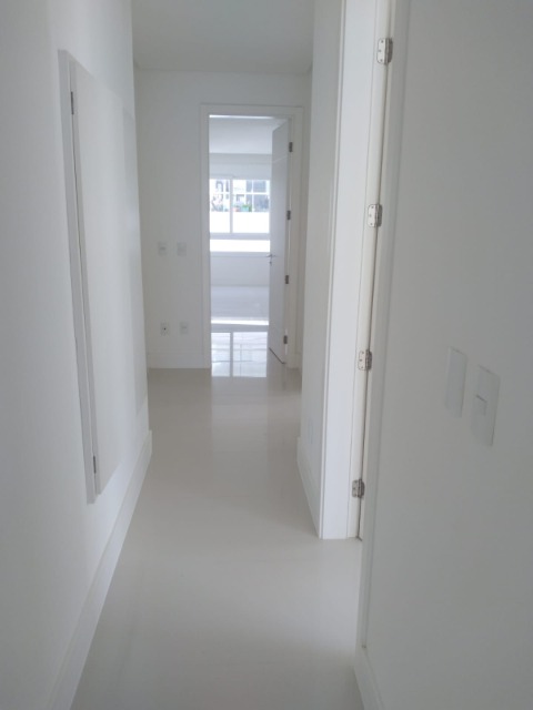 Apartamento à venda com 3 quartos, 157m² - Foto 4