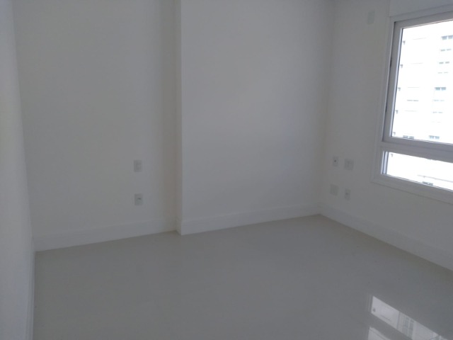 Apartamento à venda com 3 quartos, 157m² - Foto 9