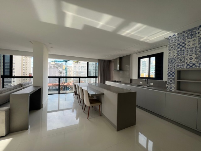 Apartamento à venda com 3 quartos, 122m² - Foto 1