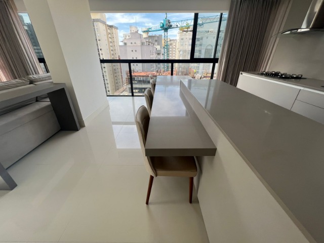 Apartamento à venda com 3 quartos, 122m² - Foto 2