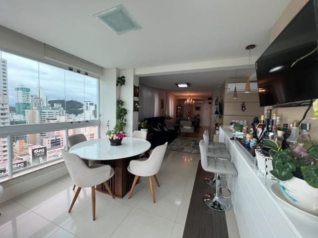 Apartamento à venda com 3 quartos, 137m² - Foto 1