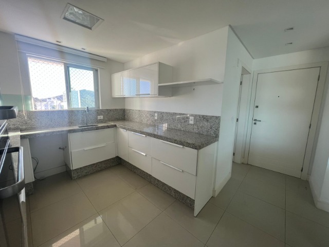 Apartamento à venda com 3 quartos, 170m² - Foto 10