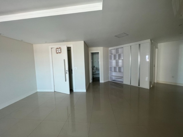 Apartamento à venda com 3 quartos, 170m² - Foto 14