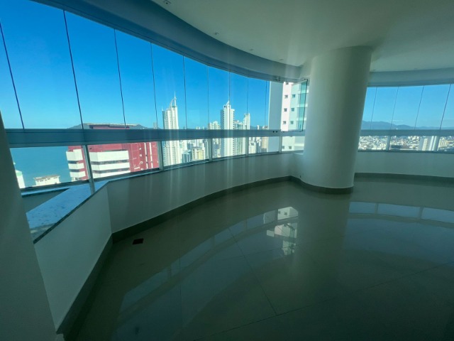 Apartamento à venda com 3 quartos, 170m² - Foto 2