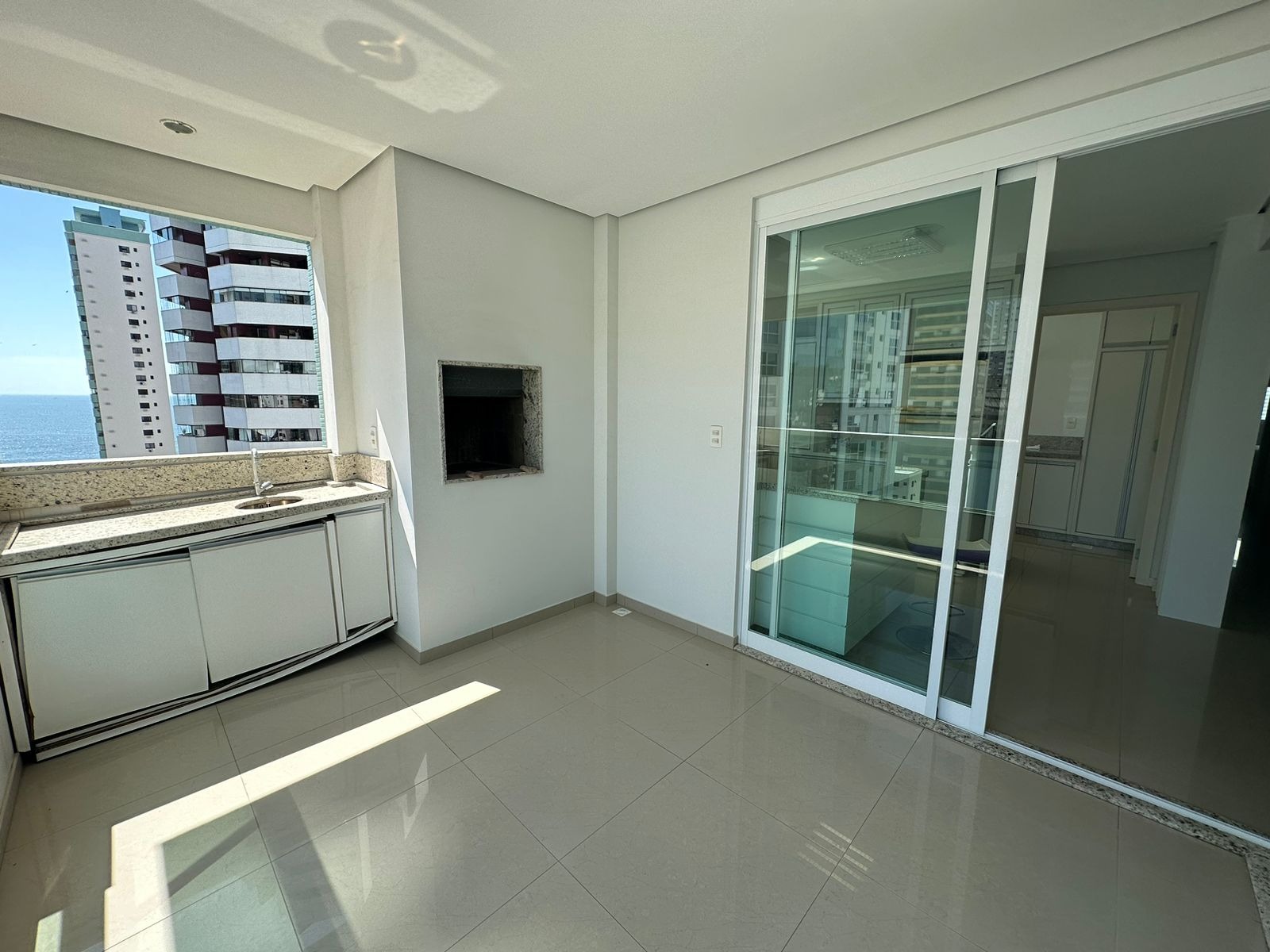 Apartamento à venda com 3 quartos, 120m² - Foto 1