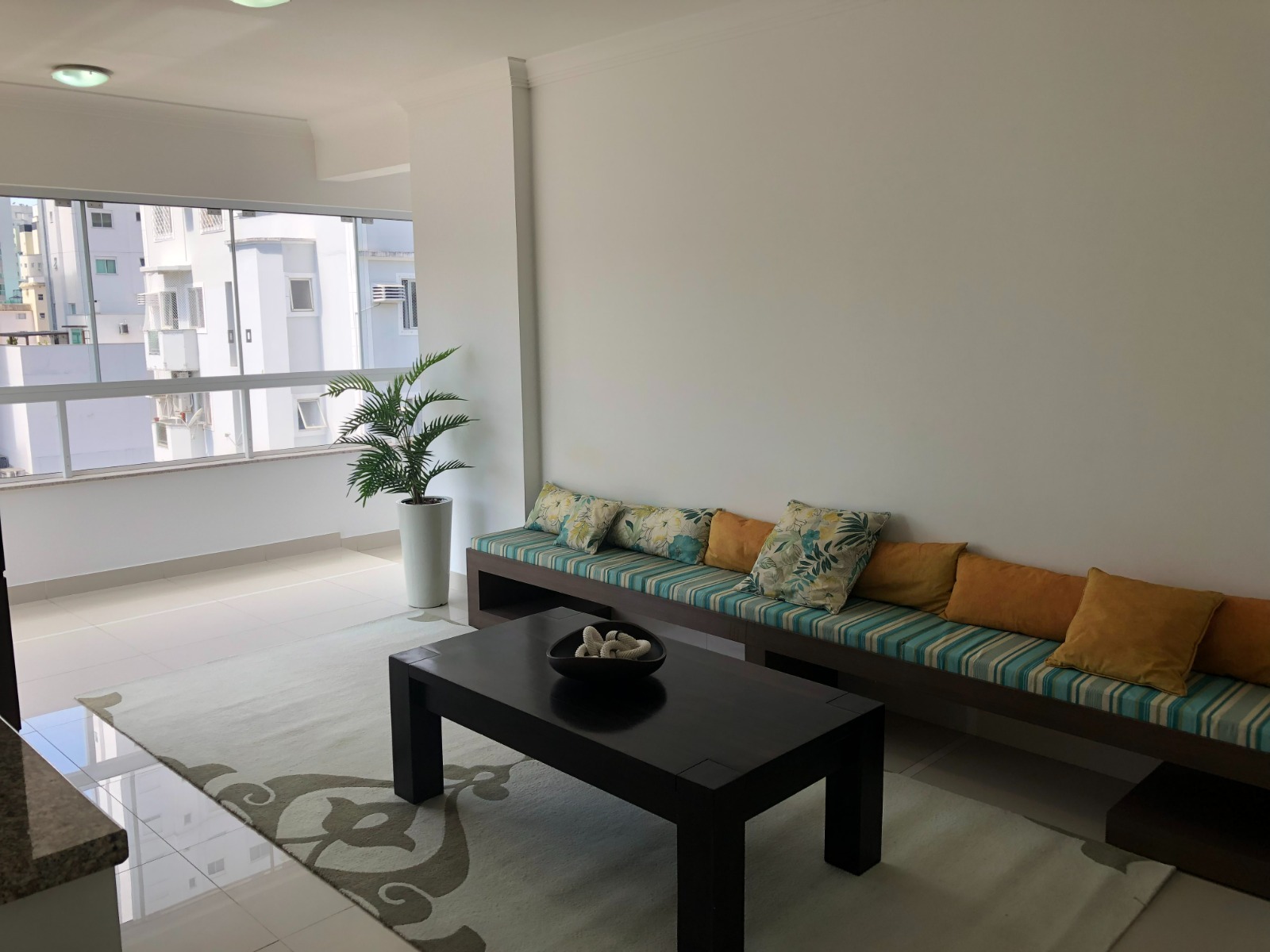 Apartamento à venda com 3 quartos, 132m² - Foto 2