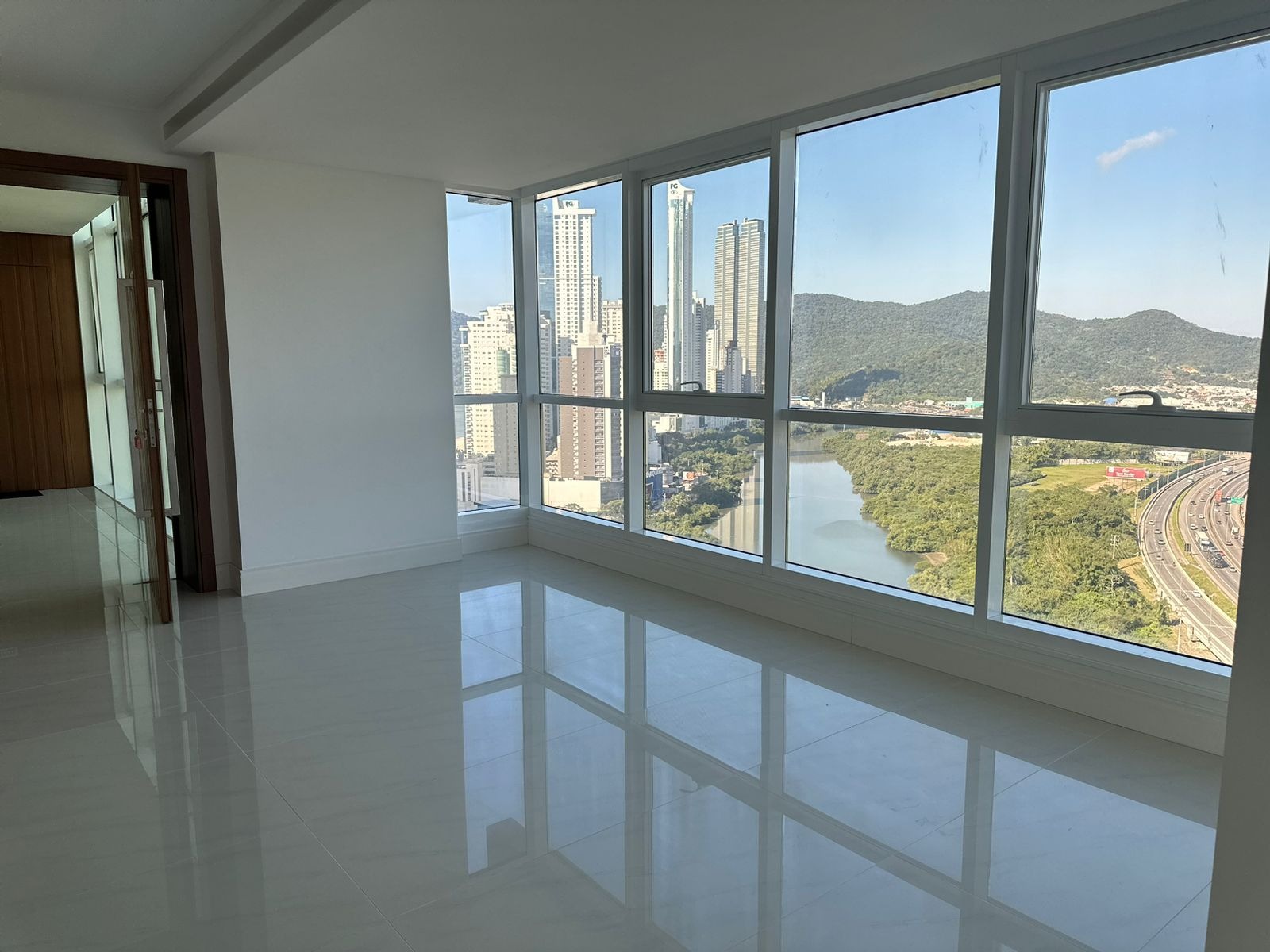 Apartamento à venda com 3 quartos, 186m² - Foto 4