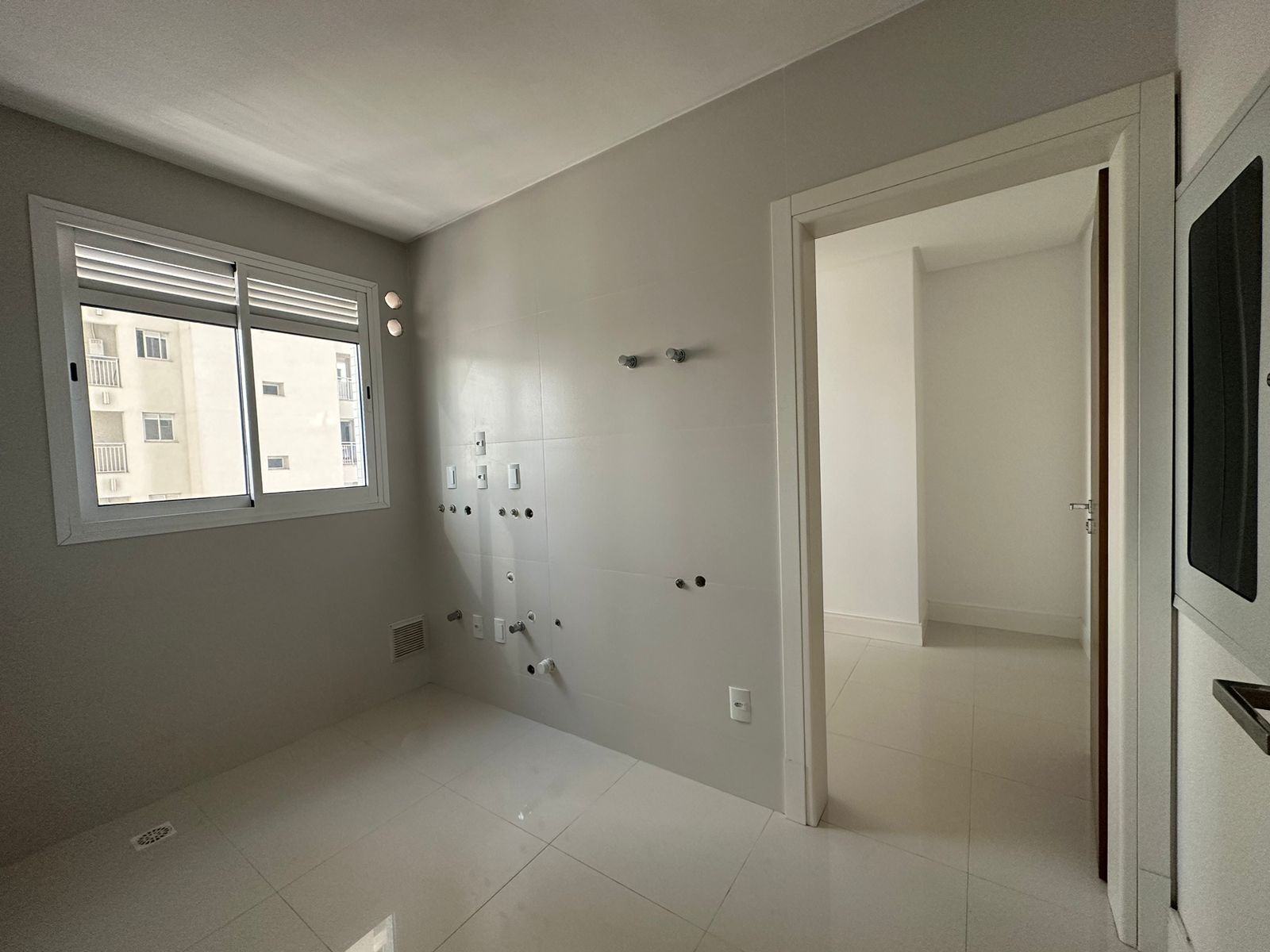 Apartamento à venda com 3 quartos, 186m² - Foto 13