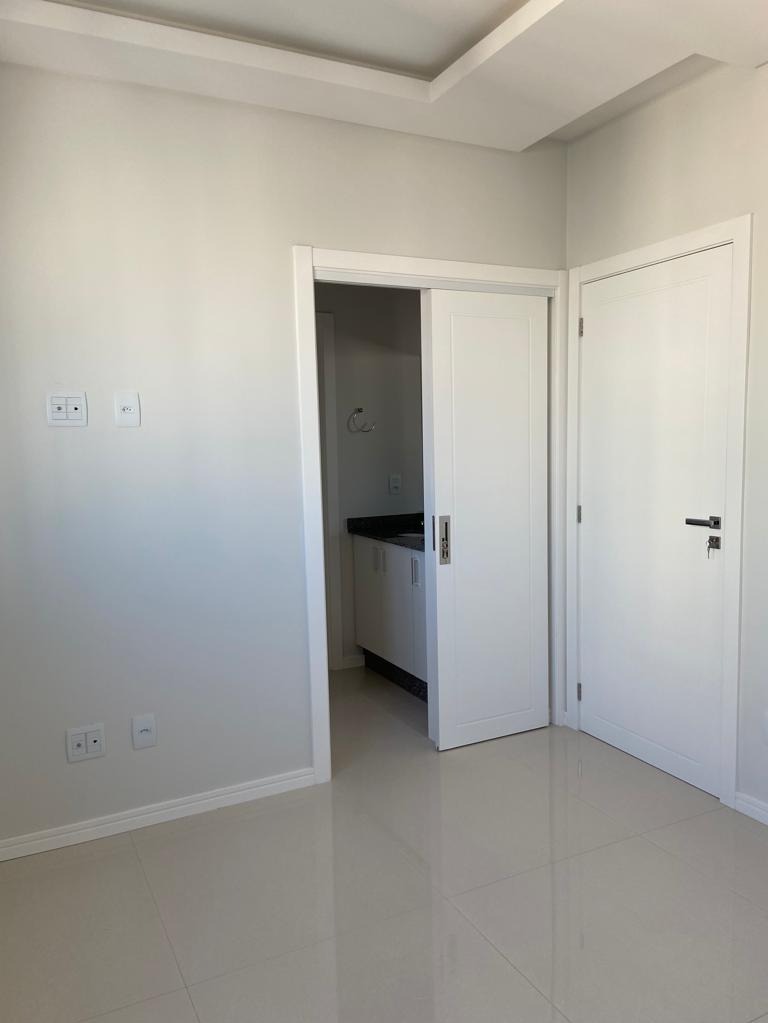 Apartamento à venda com 4 quartos, 150m² - Foto 8