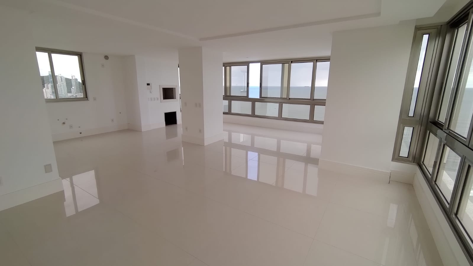 Apartamento à venda com 4 quartos, 213m² - Foto 4