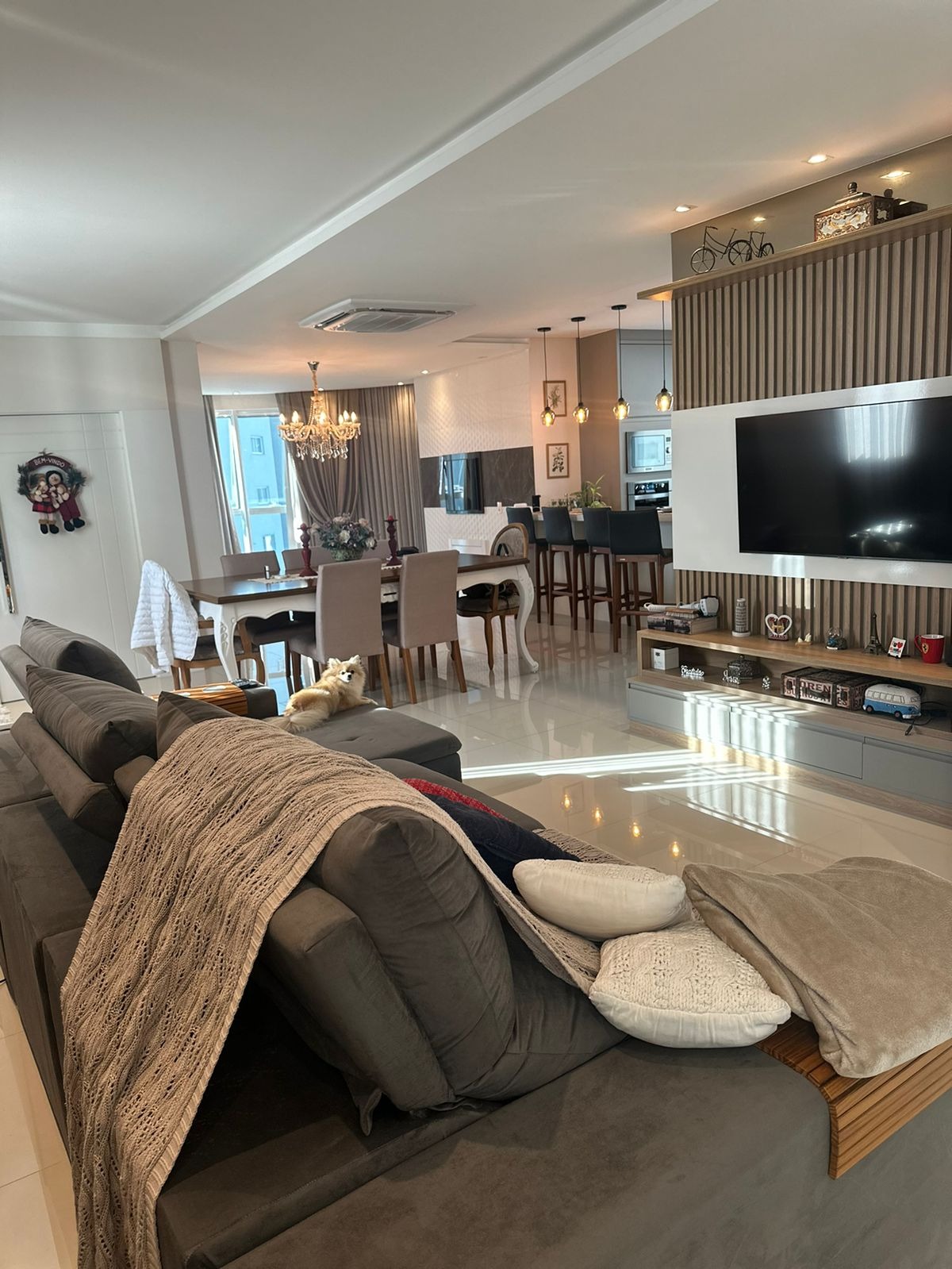 Apartamento à venda com 3 quartos, 137m² - Foto 2