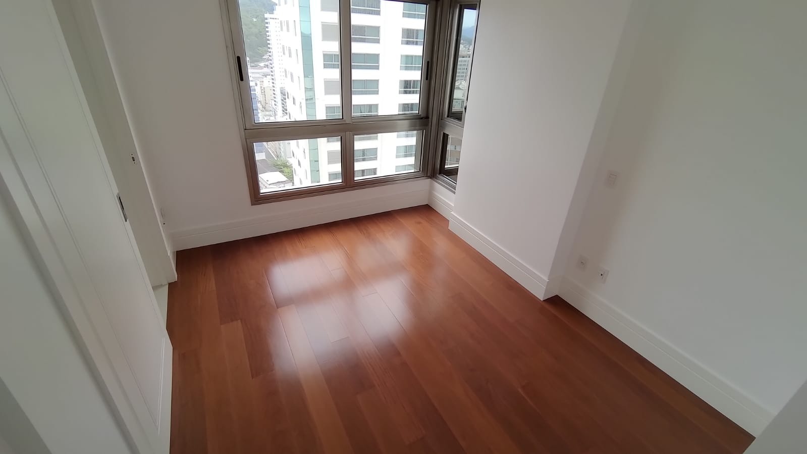 Apartamento à venda com 4 quartos, 213m² - Foto 22