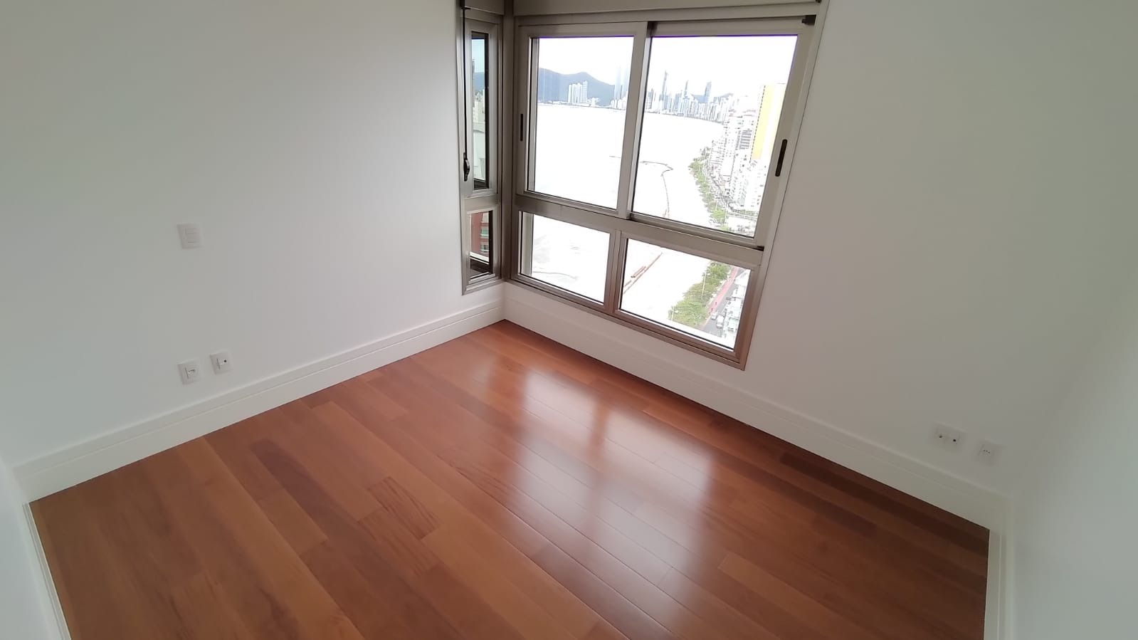 Apartamento à venda com 4 quartos, 213m² - Foto 19