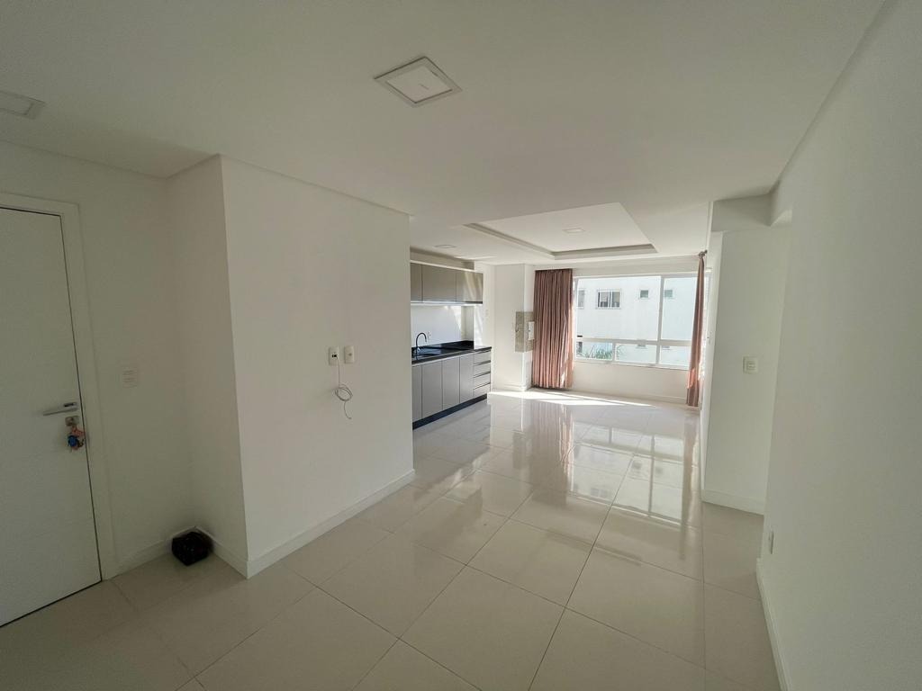 Apartamento à venda com 2 quartos, 80m² - Foto 3