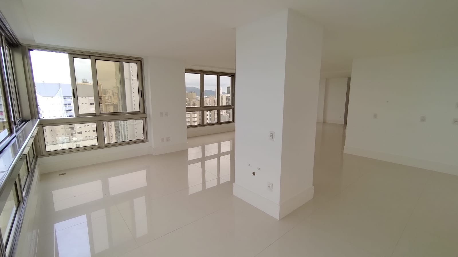 Apartamento à venda com 4 quartos, 213m² - Foto 13