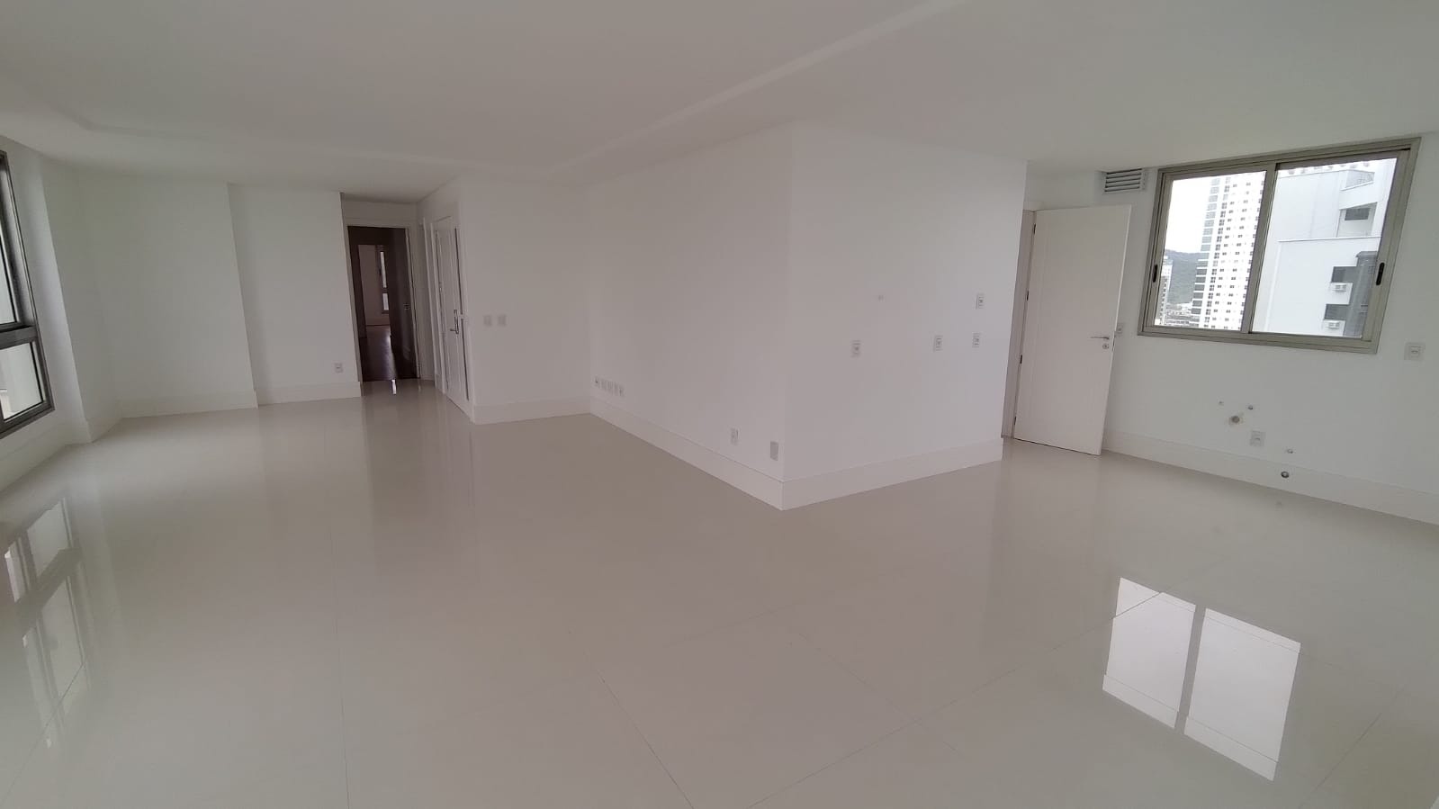 Apartamento à venda com 4 quartos, 213m² - Foto 12