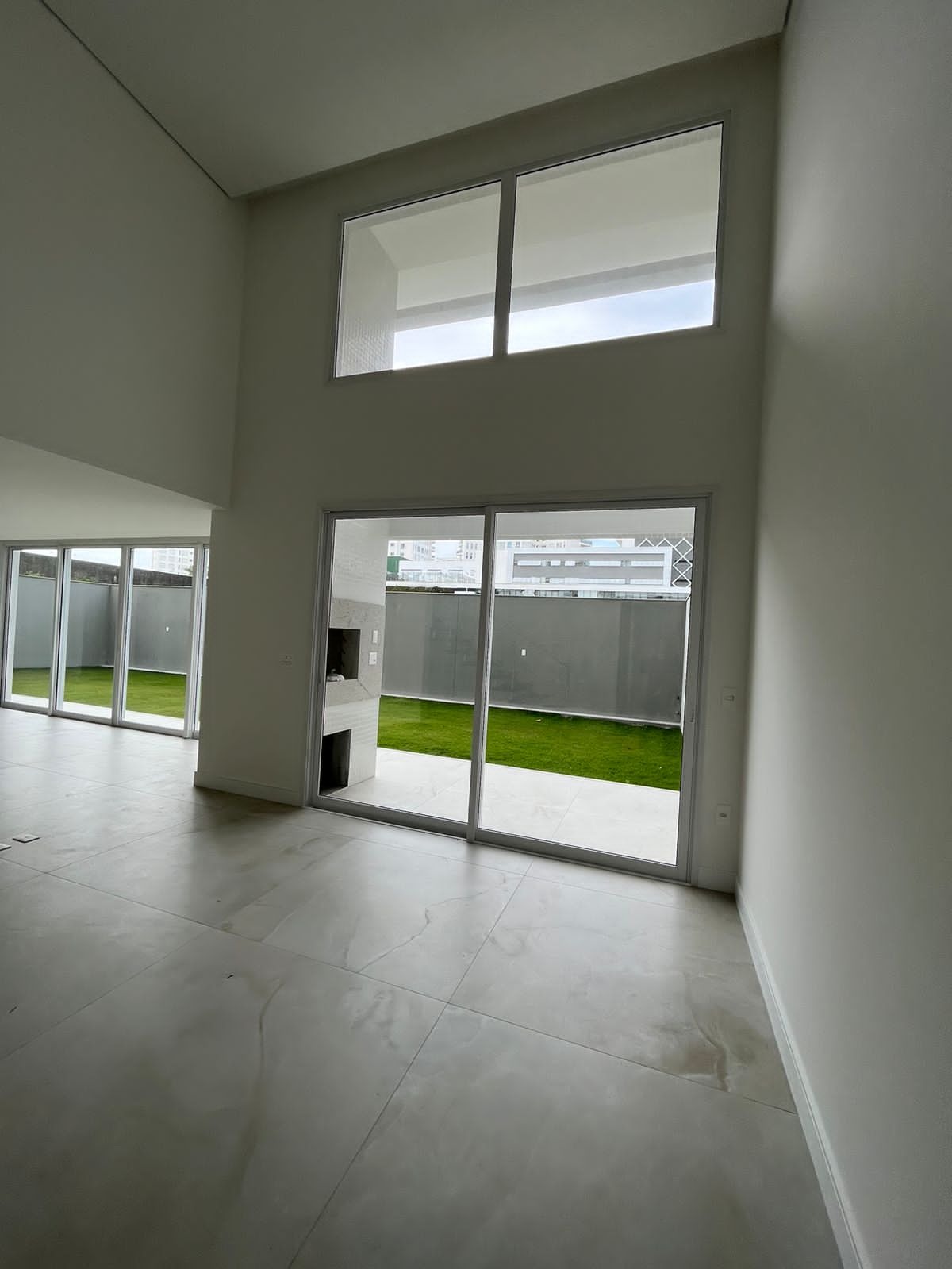 Apartamento à venda com 3 quartos, 187m² - Foto 4