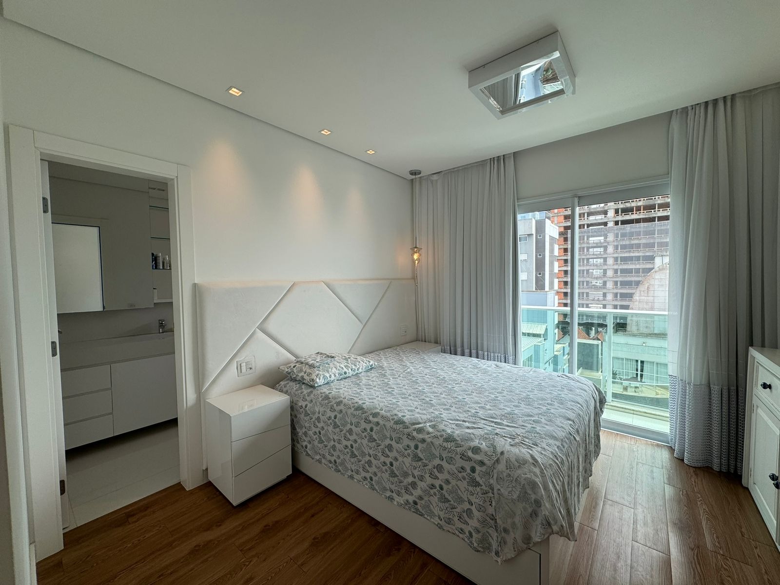 Apartamento à venda com 3 quartos, 144m² - Foto 18