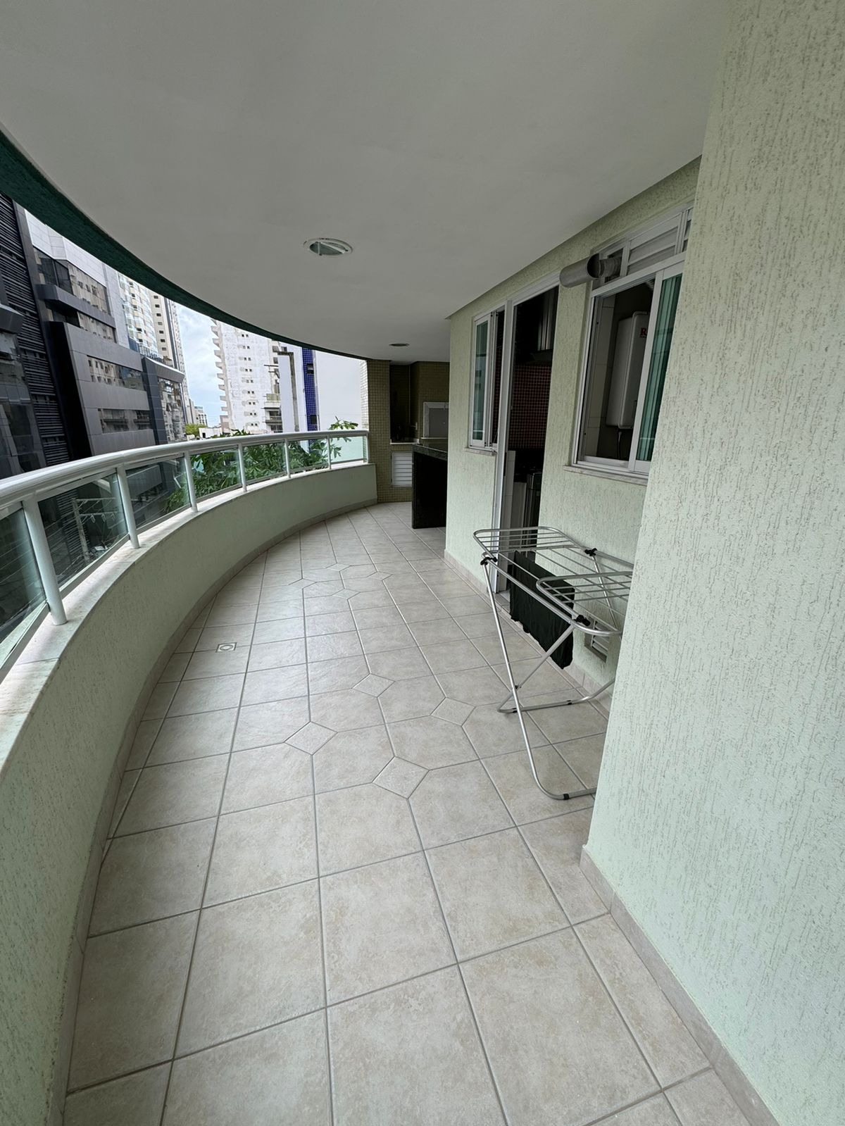 Apartamento para alugar com 3 quartos, 120m² - Foto 2