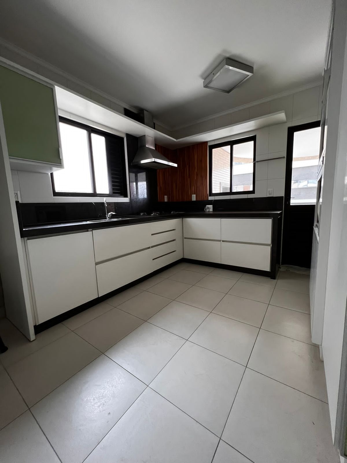 Apartamento para alugar com 3 quartos, 500m² - Foto 8