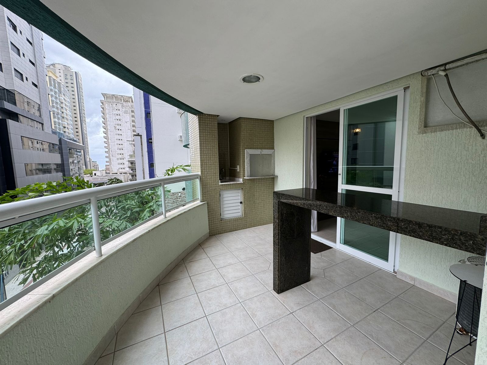 Apartamento para alugar com 3 quartos, 120m² - Foto 1