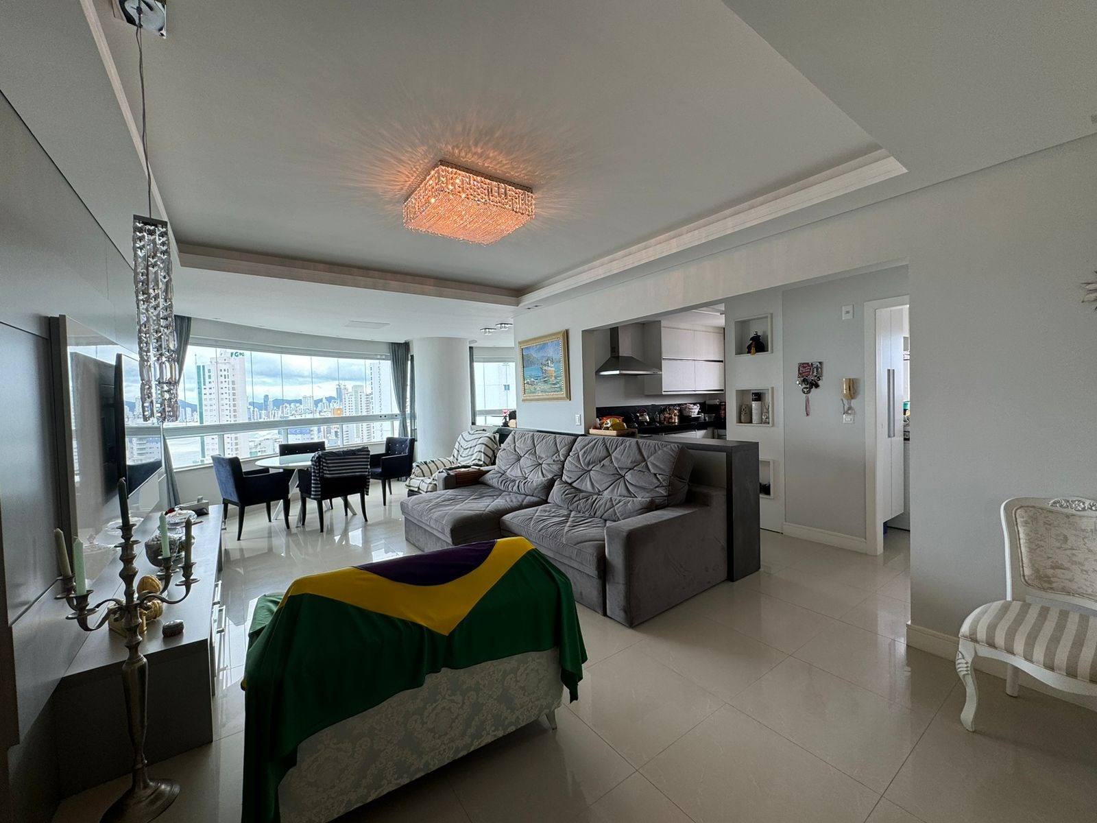 Apartamento à venda com 3 quartos, 170m² - Foto 4