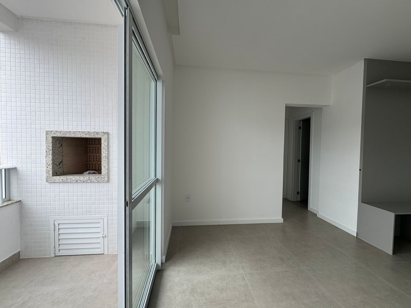 Apartamento à venda com 2 quartos, 65m² - Foto 2