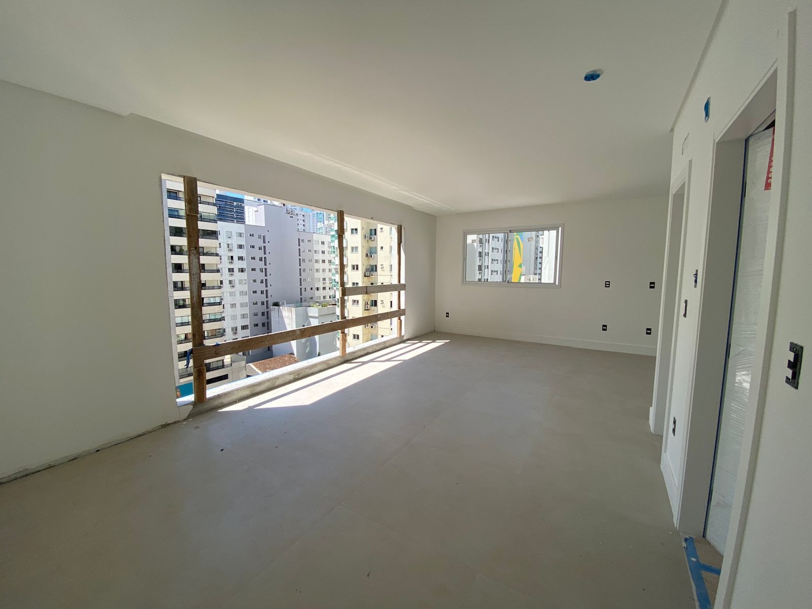 Apartamento à venda com 3 quartos, 125m² - Foto 1