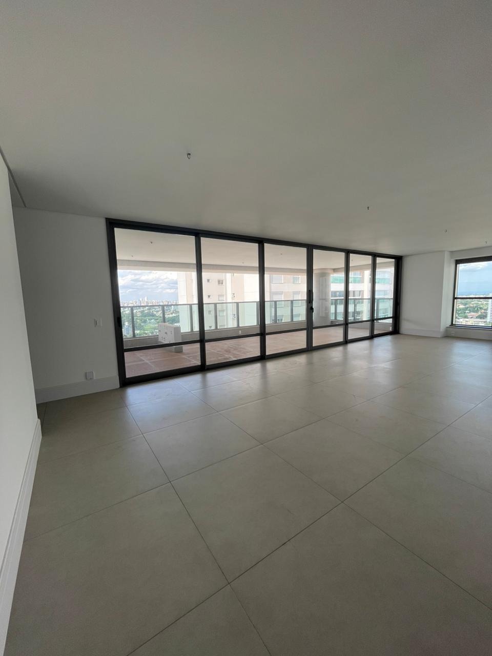 Apartamento à venda com 3 quartos, 323m² - Foto 3