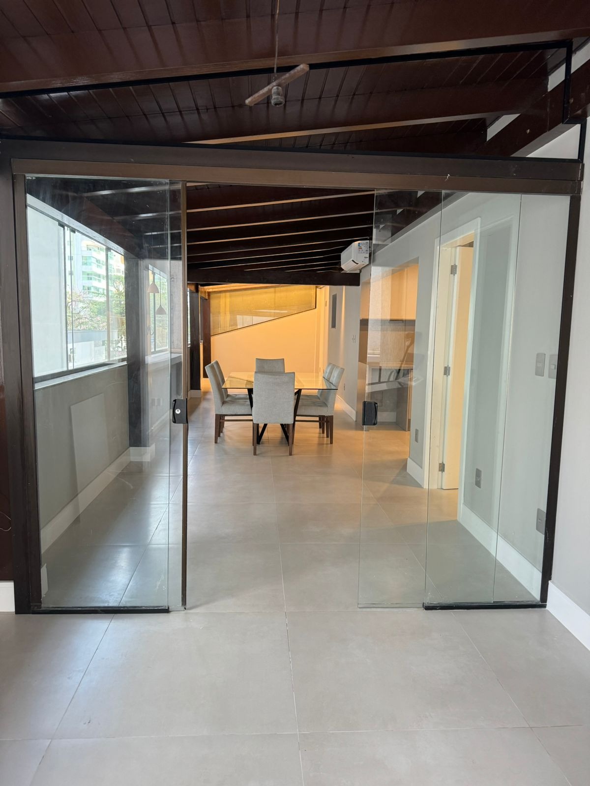 Apartamento para alugar com 3 quartos, 200m² - Foto 9