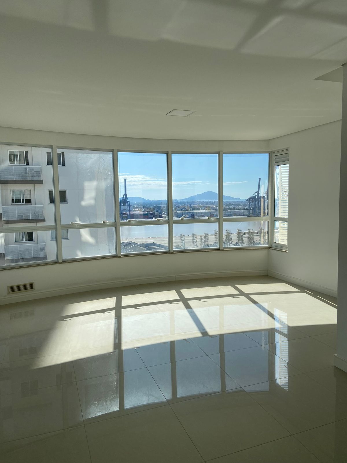 Apartamento à venda com 1 quarto, 40m² - Foto 1