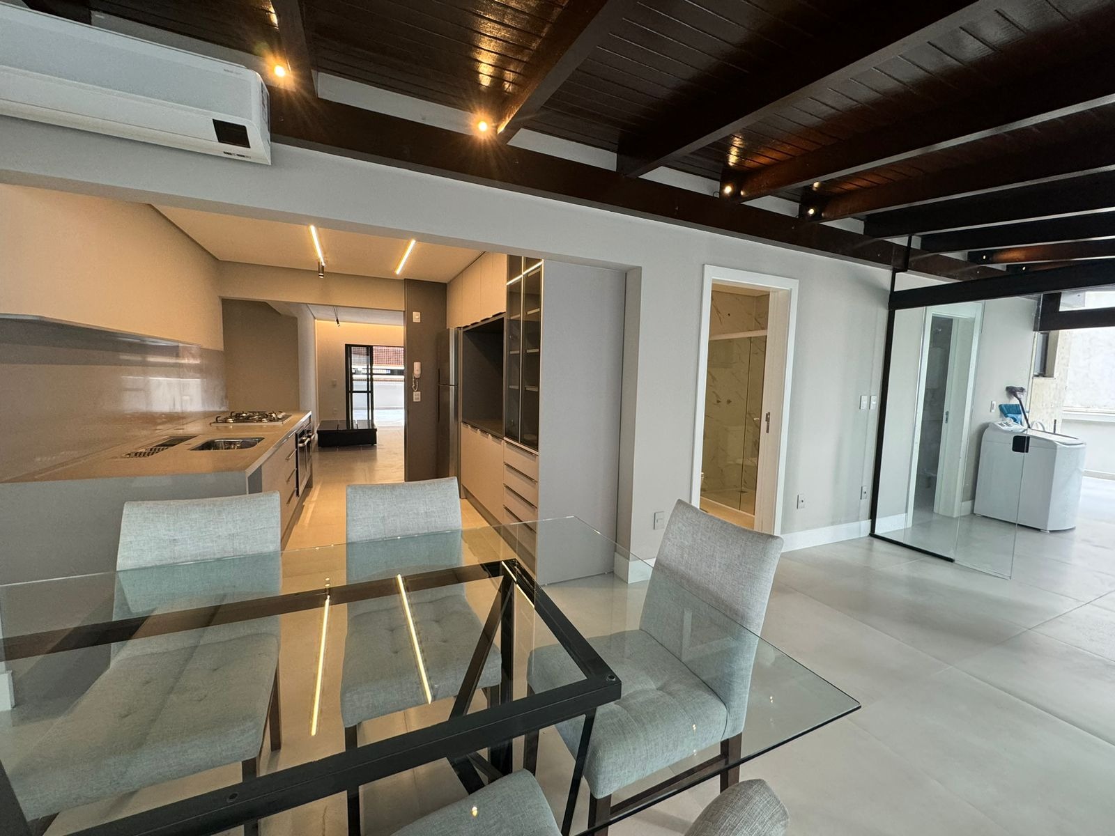 Apartamento para alugar com 3 quartos, 200m² - Foto 8