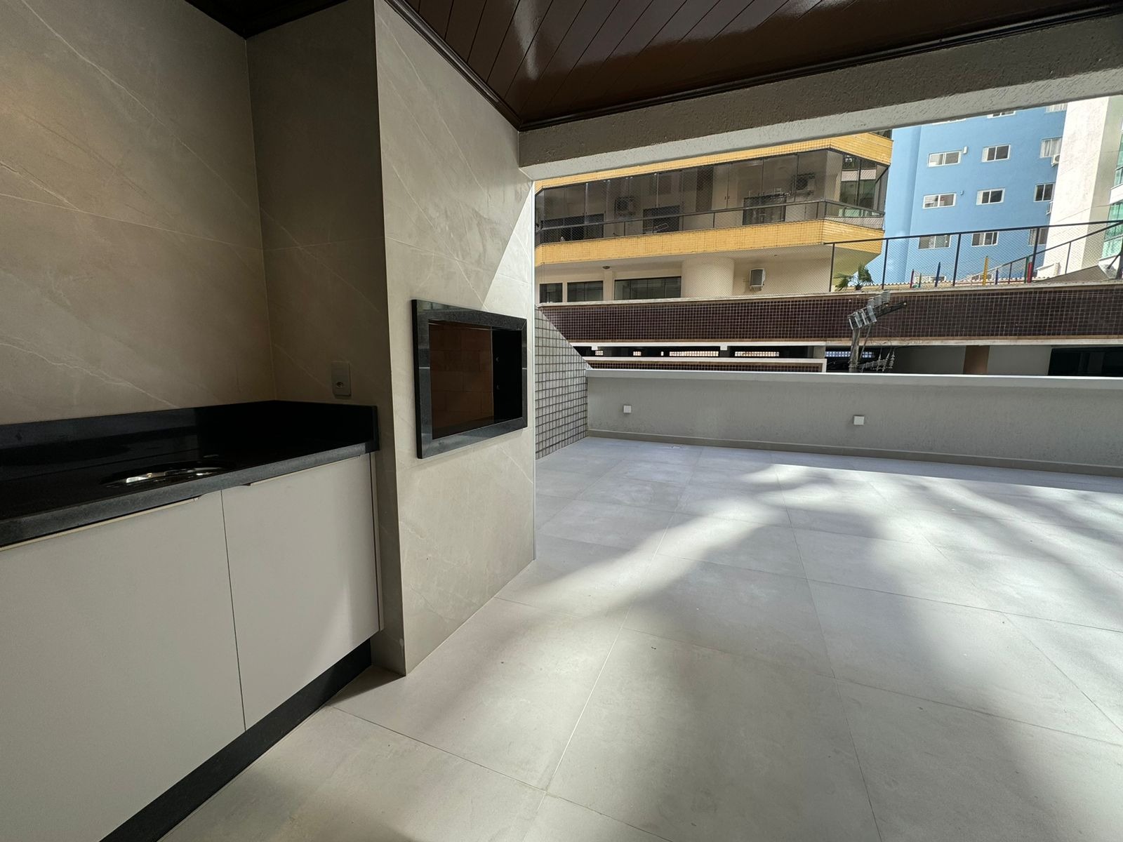 Apartamento para alugar com 3 quartos, 200m² - Foto 14
