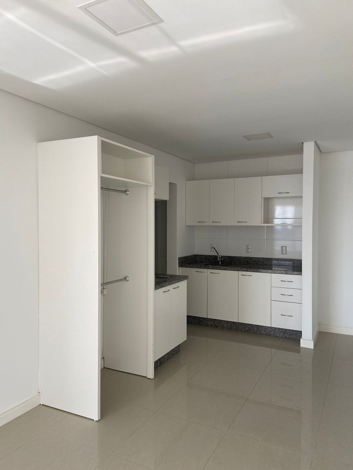 Apartamento à venda com 1 quarto, 40m² - Foto 2