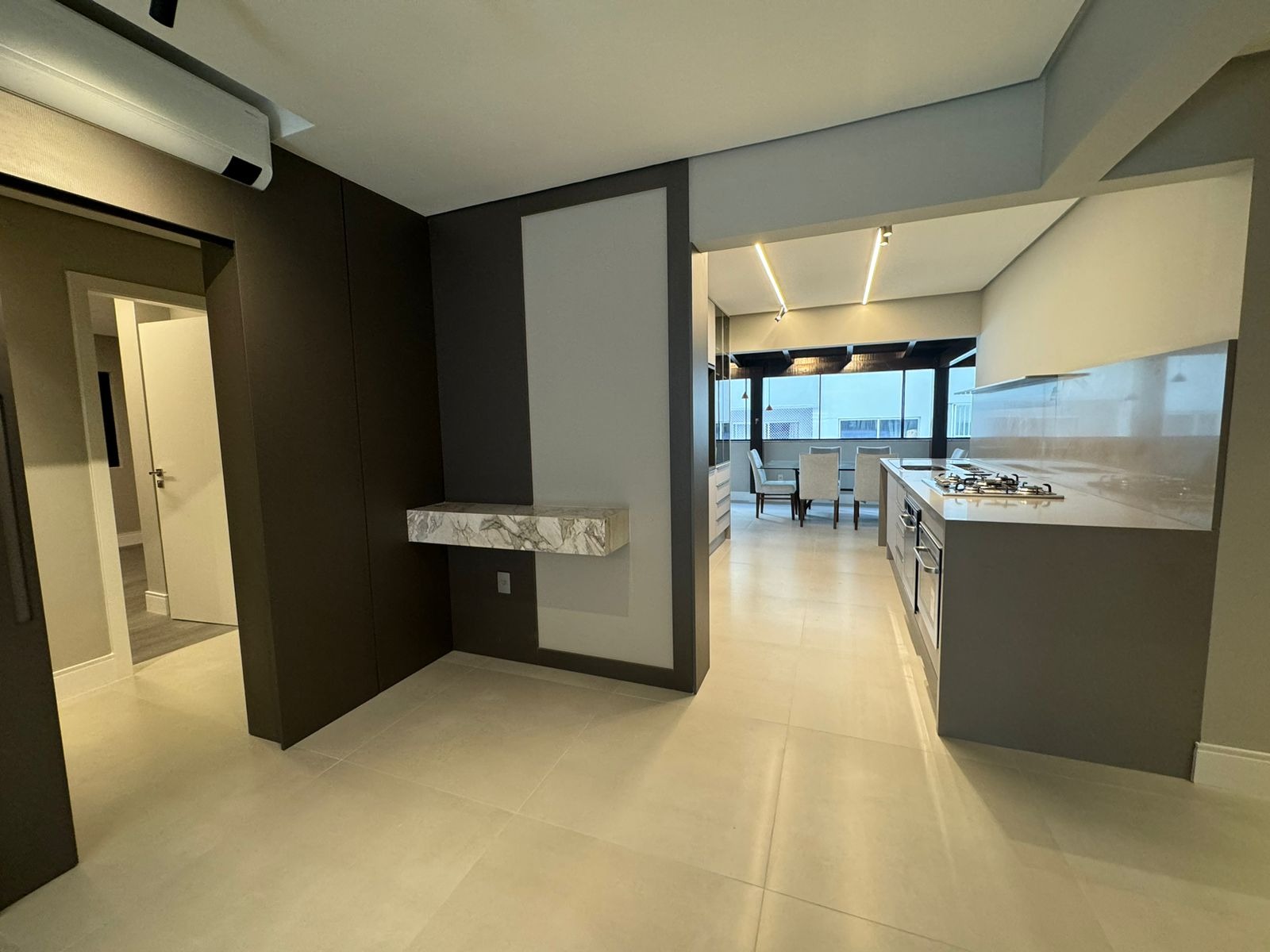 Apartamento para alugar com 3 quartos, 200m² - Foto 13