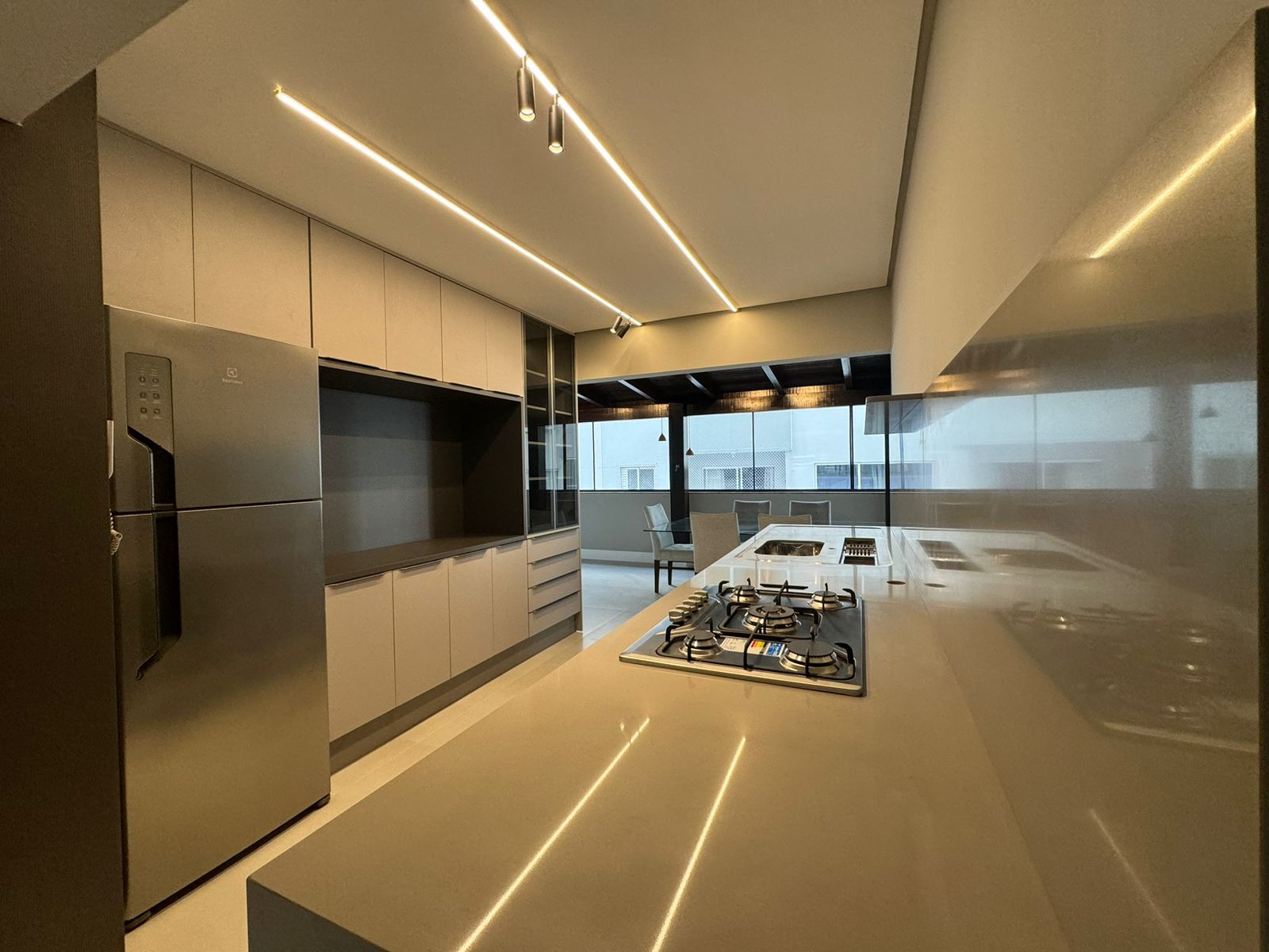 Apartamento para alugar com 3 quartos, 200m² - Foto 5