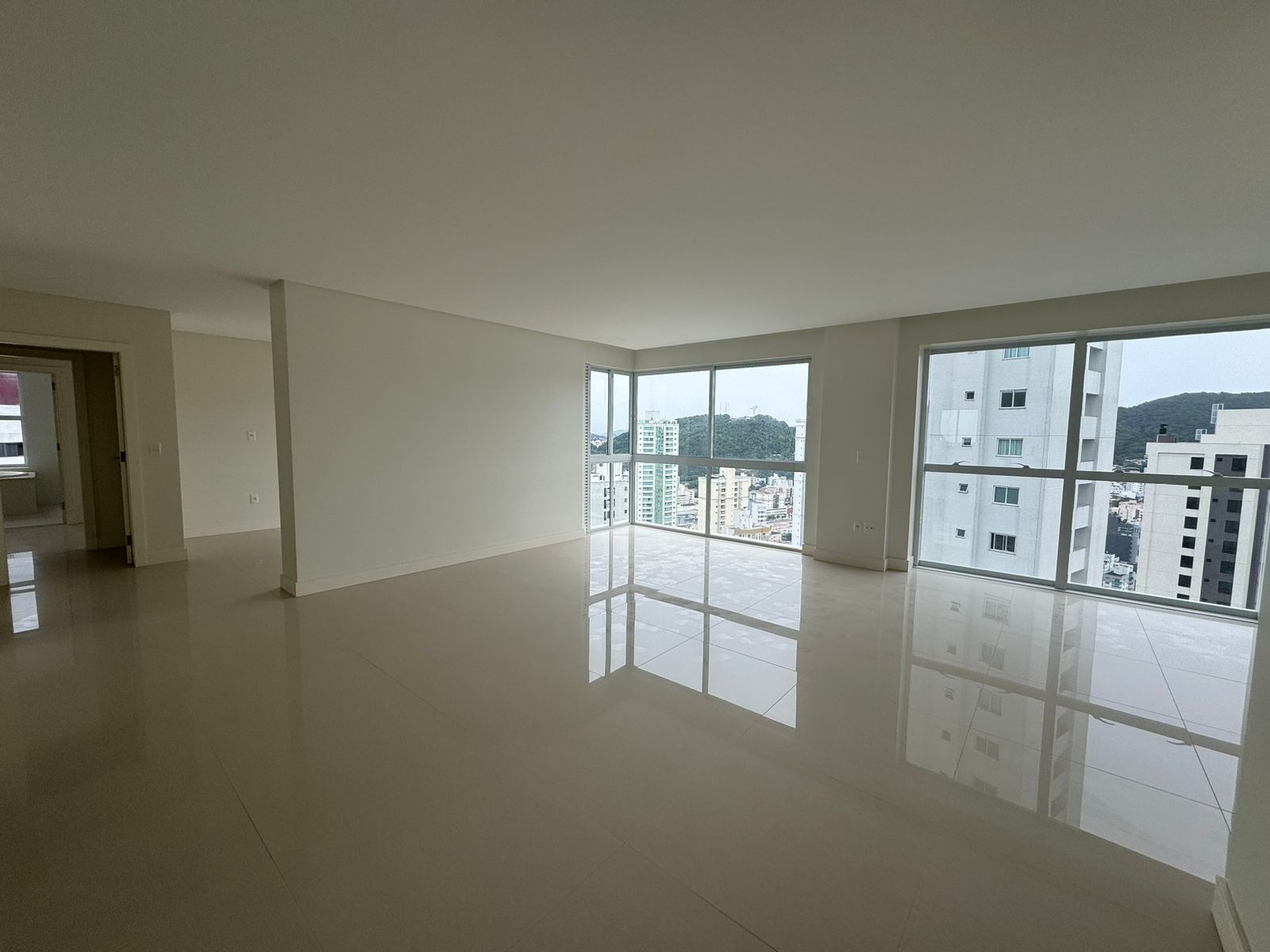 Apartamento à venda com 4 quartos, 167m² - Foto 1