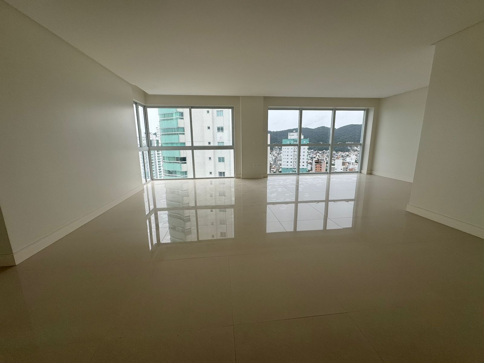 Apartamento à venda com 4 quartos, 167m² - Foto 4