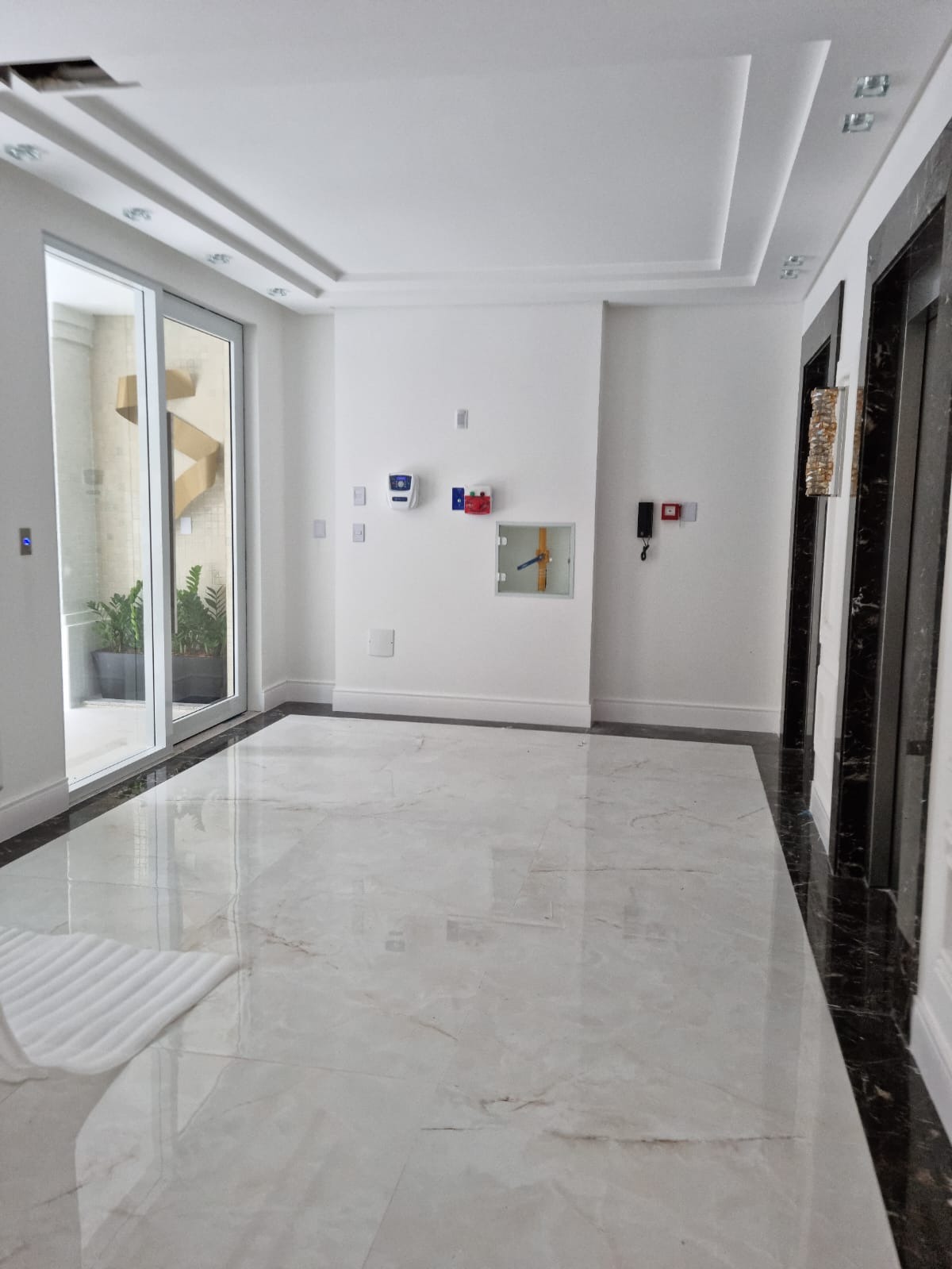 Apartamento à venda com 4 quartos, 238m² - Foto 2